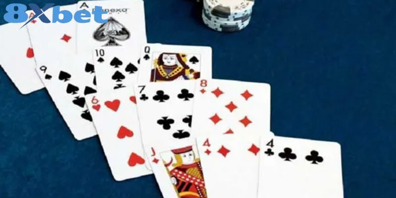 Kinh nghiệm chơi Mậu Binh 8xbet bí quyết làm chủ ván bài